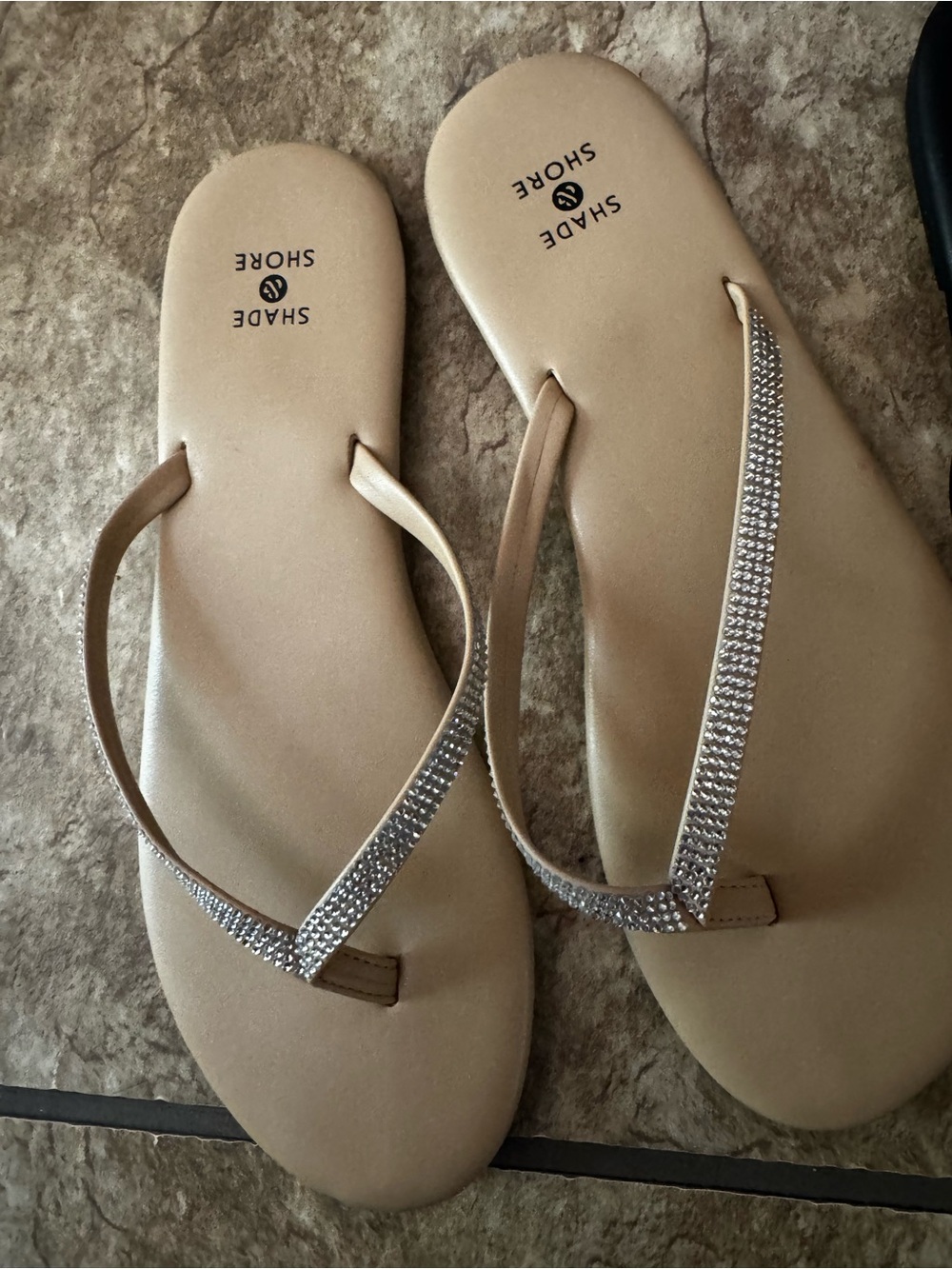 Bundle of 2 Shade & Shore Women's Rhinestone Nude Flip Flops - Picture 2 of 8